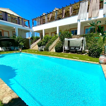 Despoina's Maisonette At Rafaella Nyaraló